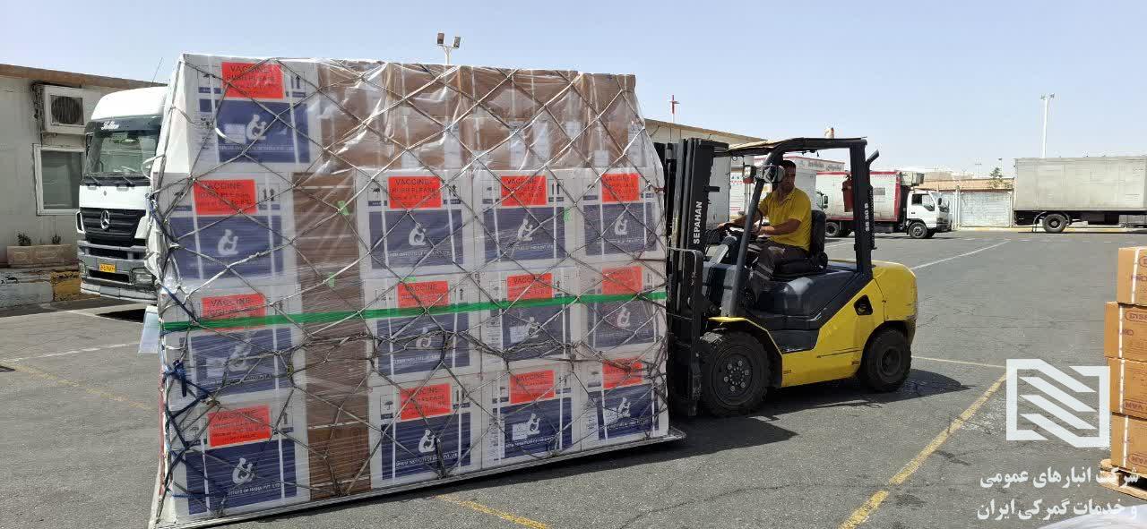 ورود ۱۴۲۹ کارتن واکسن فلج اطفال به  انبارهای تخصصی و دما دار ۲ تا ۸ درجه حوزه دو تجاری شرکت انبارهای عمومی و خدمات گمرکی فرودگاه امام خمینی(ره) 4