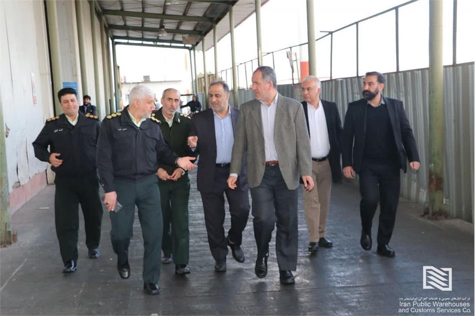 بازدید فرمانده نیروی انتظامی شهر فرودگاهی امام خمینی(ره) از محوطه‌های حوزه یک و دو تجاری و سالن مسافری