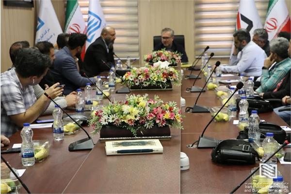 برگزاری جلسه هم اندیشی بهزاد ندیری مدیر عامل شرکت انبارهای عمومی و خدمات گمرکی فرودگاه امام خمینی(ره) با  مدیران شرکت های حمل سریع