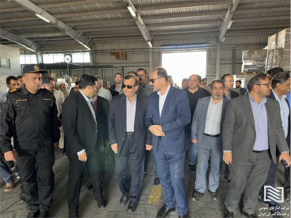 مدیرعامل شرکت انبارهای عمومی و خدمات گمرکی ایران در بازدید از شرکت انبارهای عمومی بندر لنگه: بندر لنگه می‌تواند به نگین